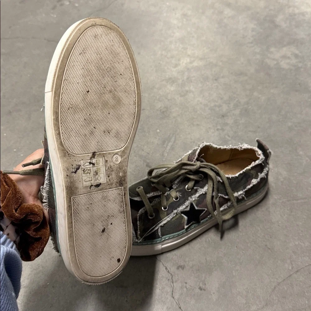 Myra Bag Camo Sneakers, Size 8